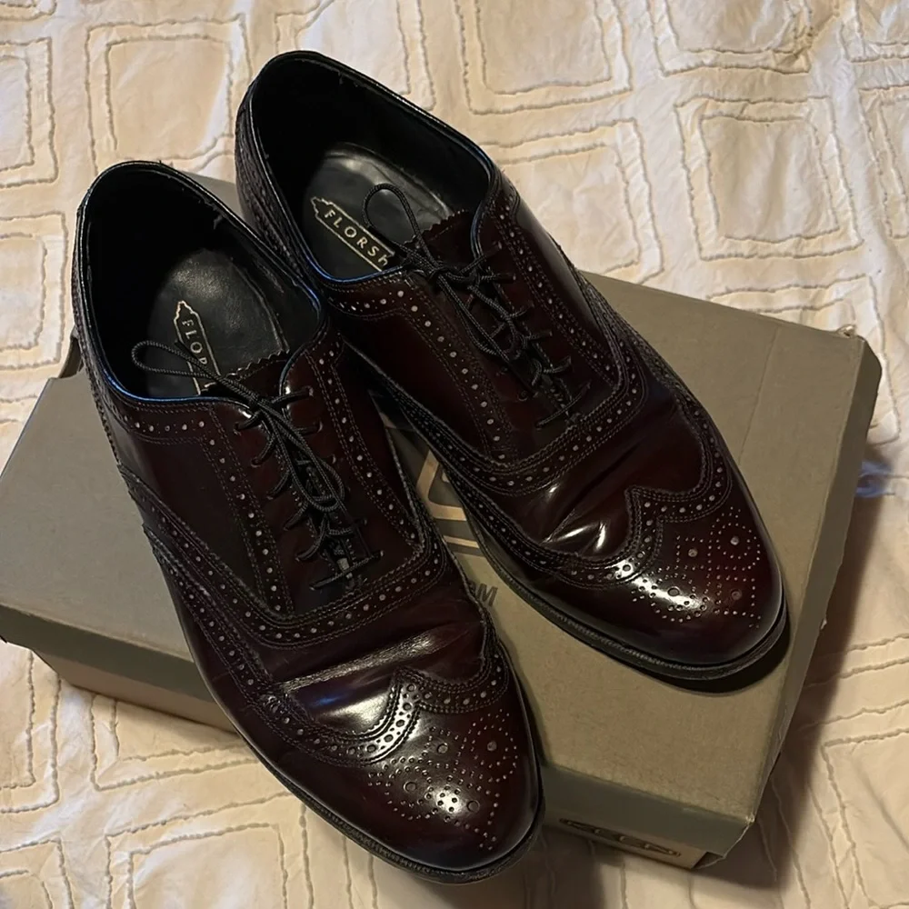 Florsheim Cordovan Oxford Wingtip Shoes Classic Leather Design 10.5 WIDE WIDTH